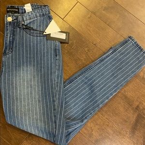 Pretty Little Thing Mom Jeans BRAND NEW